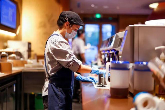 箱”惹争议员工：连夜辞职跑路！AG真人百家乐瑞幸门店“上烤(图13)